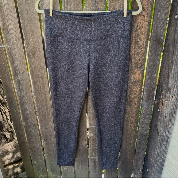 Athleta Delancey Textured Tight Legging in Black/Nightfall Sz M - Picture 2 of 16